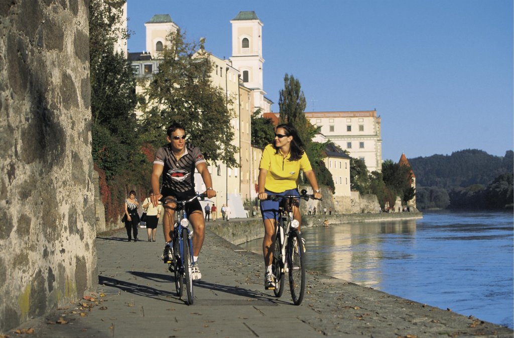 Cycling on the Danube | Cycling and walking holidays in Europe | Strobl / Salzburg, Austria | Bike Tours | Image #1/11 | 