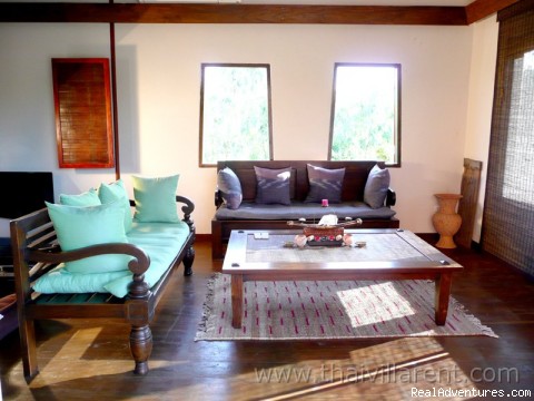 Villa holiday off the beaten track in Thailand: Living room at the Thai villa