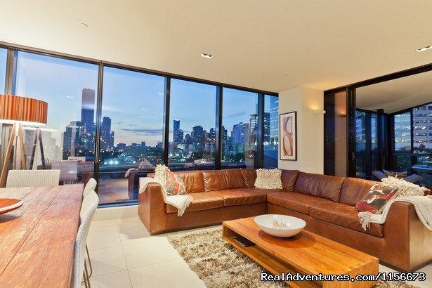 The Skyline Arena -  3 bedroom apartment with great views | Boutique Stays - Self contained apartments/houses | Image #2/5 | 