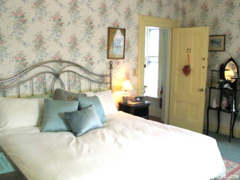Victorian Bed and Breakfast in Rockport MA: Room 21, King bed