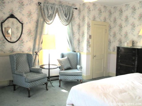 Victorian Bed and Breakfast in Rockport MA: Room 21 sitting area