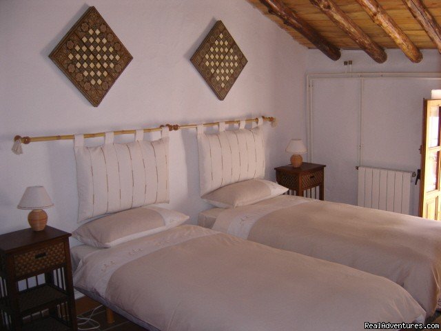 Finca Retama twin bedroom | Self-catering Vacation Ronda Andalucia Spain       | Image #8/9 | 