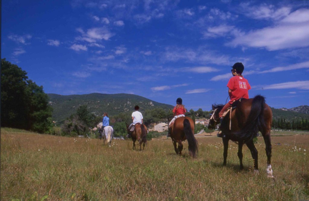 Departure for a ride | Cap Rando - Horseback Riding Vacations In Provence | Image #3/4 | 