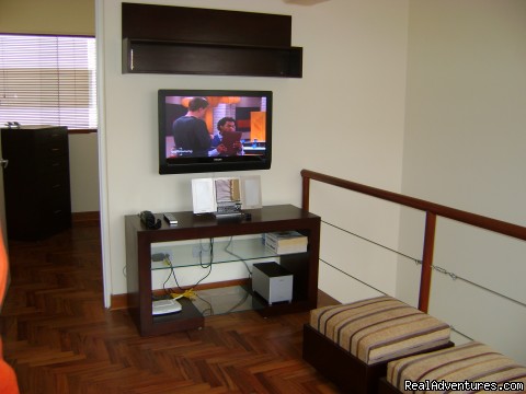 NEW 2 bd 3 bth duplex just behind the JW Marriott: Loft TV Room