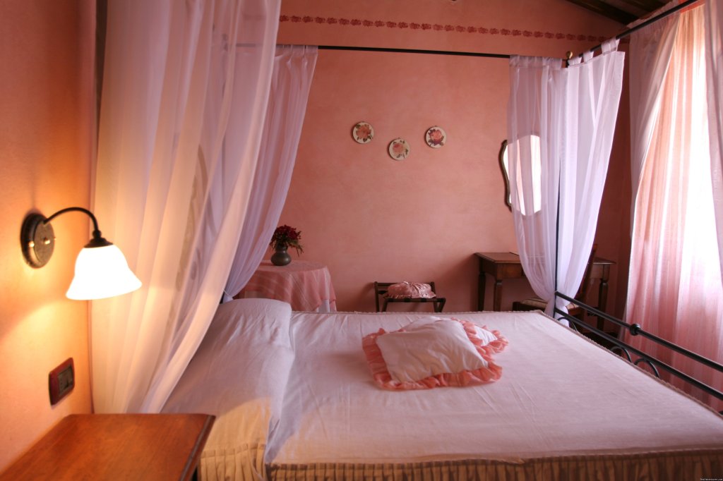A Bedroom | Romantic weeks  in Agriturismo  Renaccino | Image #2/12 | 