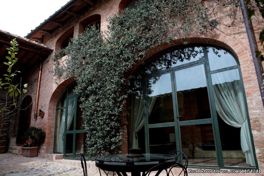 Entrance Vecchia Stalla Apt. | Romantic weeks  in Agriturismo  Renaccino | Image #10/12 | 