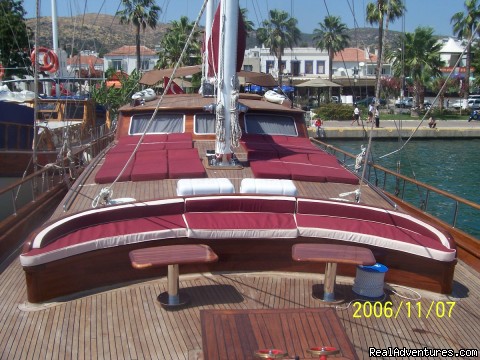 Sailing in Turkey with Dreamland Yachting: front sitting area