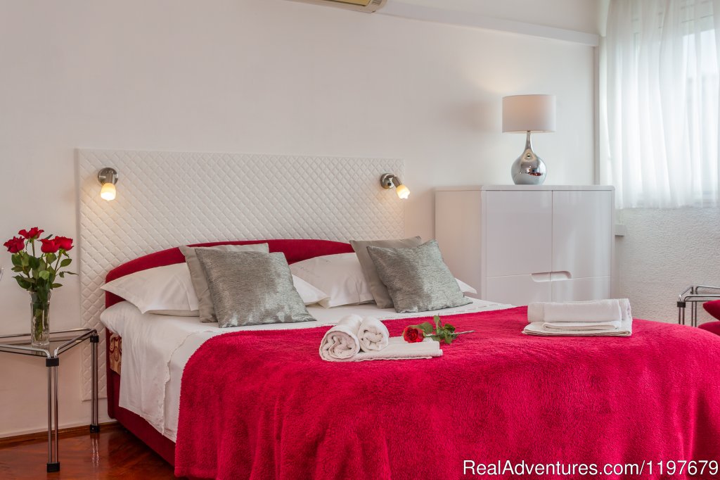 Bedroom 1 | Sunny apartment with sea views close to the sandy | Image #3/22 | 