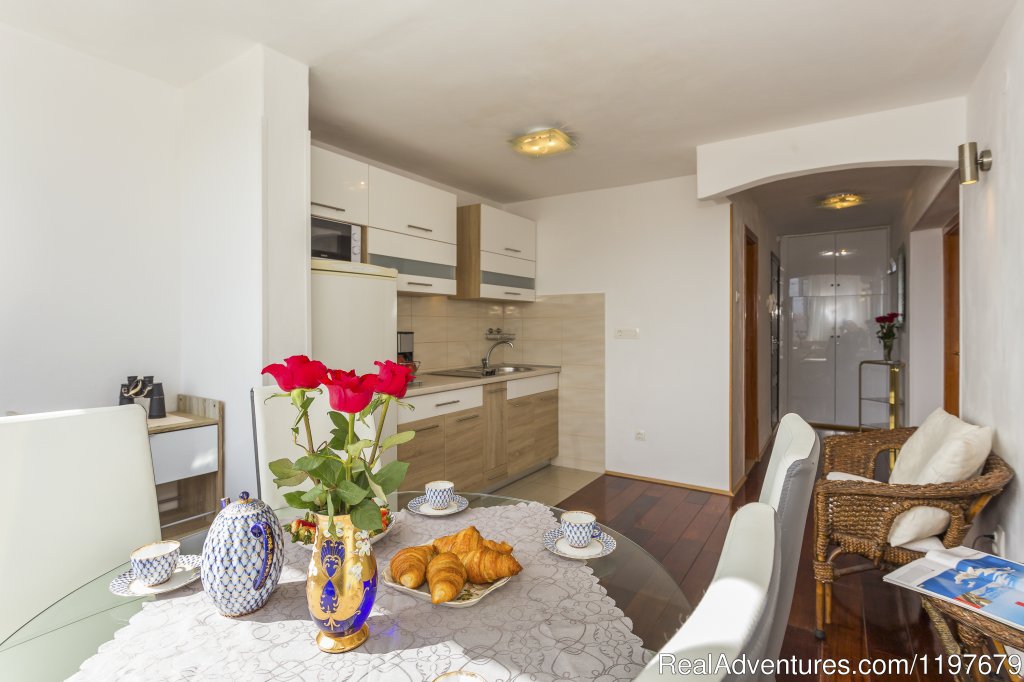 Dinning area | Sunny apartment with sea views close to the sandy | Image #12/22 | 