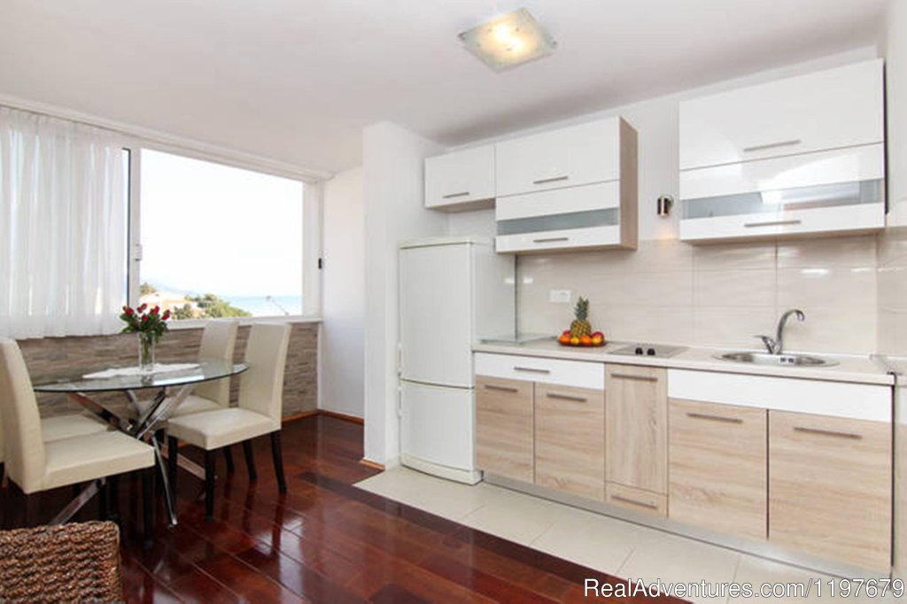 Kitchen | Sunny apartment with sea views close to the sandy | Image #16/22 | 