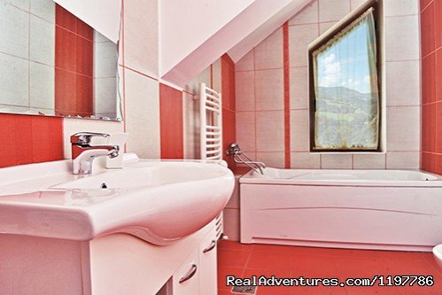 Bathroom with tub | Luxury Holiday Villa in a Private Mountain Resort | Image #11/17 | 
