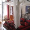 Romantic Getaway with Four-Poster Bed in Berlin Romantic Getaway with Four-Poster Bed in Berlin