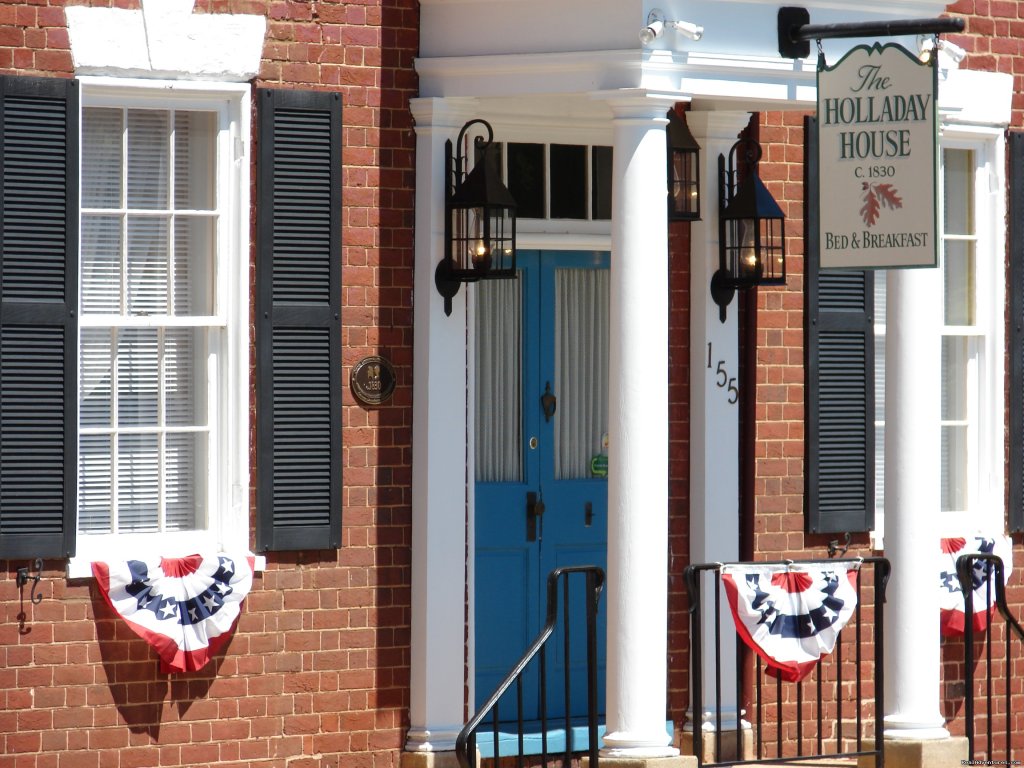 Holladay House B&B, Front Porch | Wine and History Escapes at a Virginia B & B | Image #3/6 | 