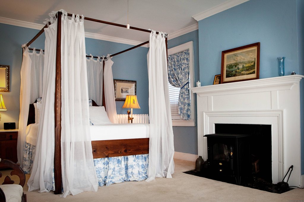 Holladay House B&B, Blue Room | Wine and History Escapes at a Virginia B & B | Image #4/6 | 