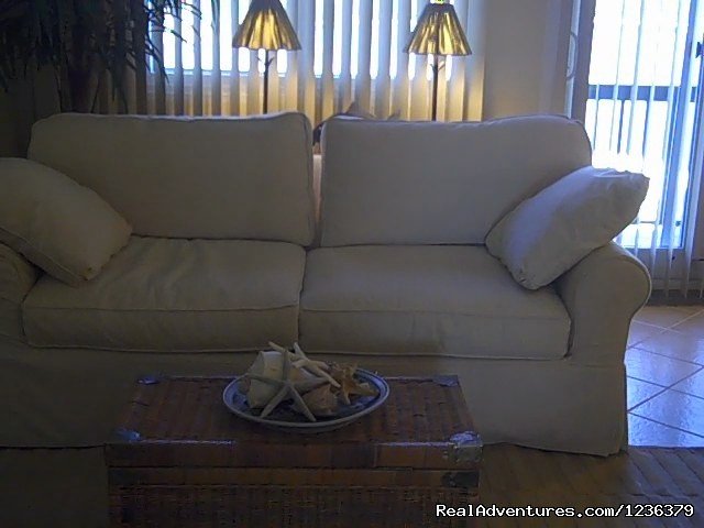 Family room with sleeper sofa | Luxury Waterfront Condo on Panama City Beach | Image #10/11 | 