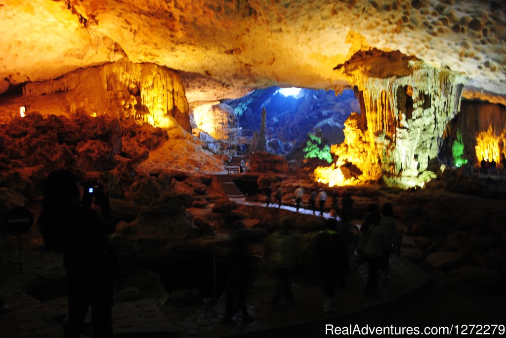 Halong bay of Vietnam-Sung Sot Cave | Vietnam Timeless Charm 10 days | Image #12/23 | 