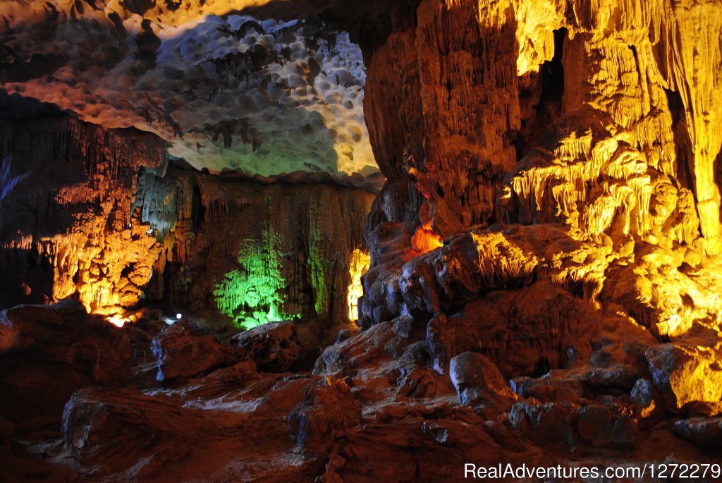 Halong bay of Vietnam-Sung Sot Cave | Vietnam Timeless Charm 10 days | Image #13/23 | 