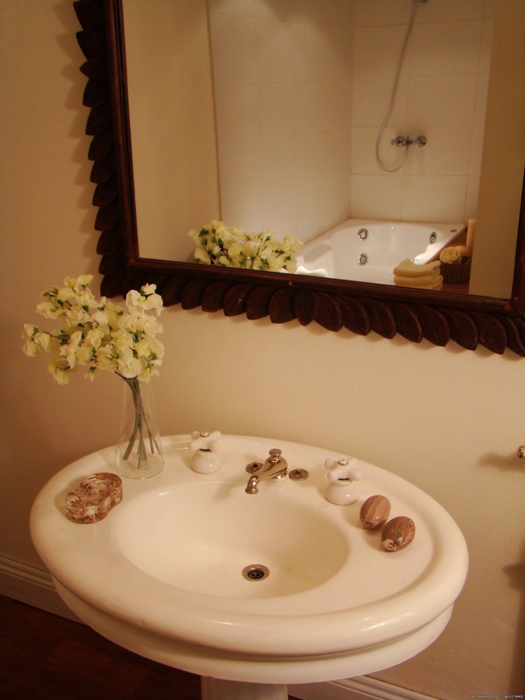 Romantic and beautiful bathroom with Jacuzzi | Charming Home Buenos Aires | Image #8/26 | 