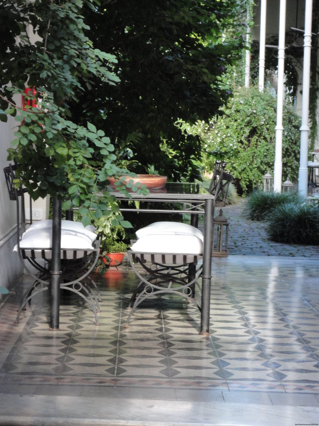 Gallery with table and chairs in the lovely garden | Charming Home Buenos Aires | Image #24/26 | 