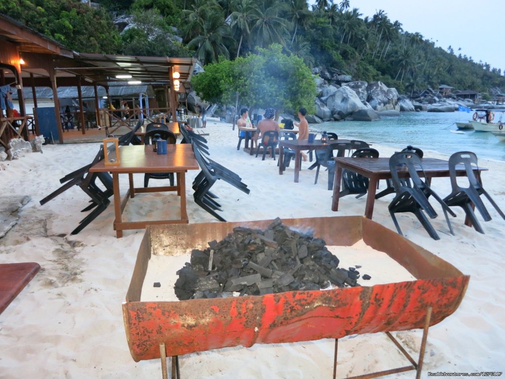 Ready for BBQ | Alantis Bay Resort, diving paradise in Malaysia | Image #11/14 | 