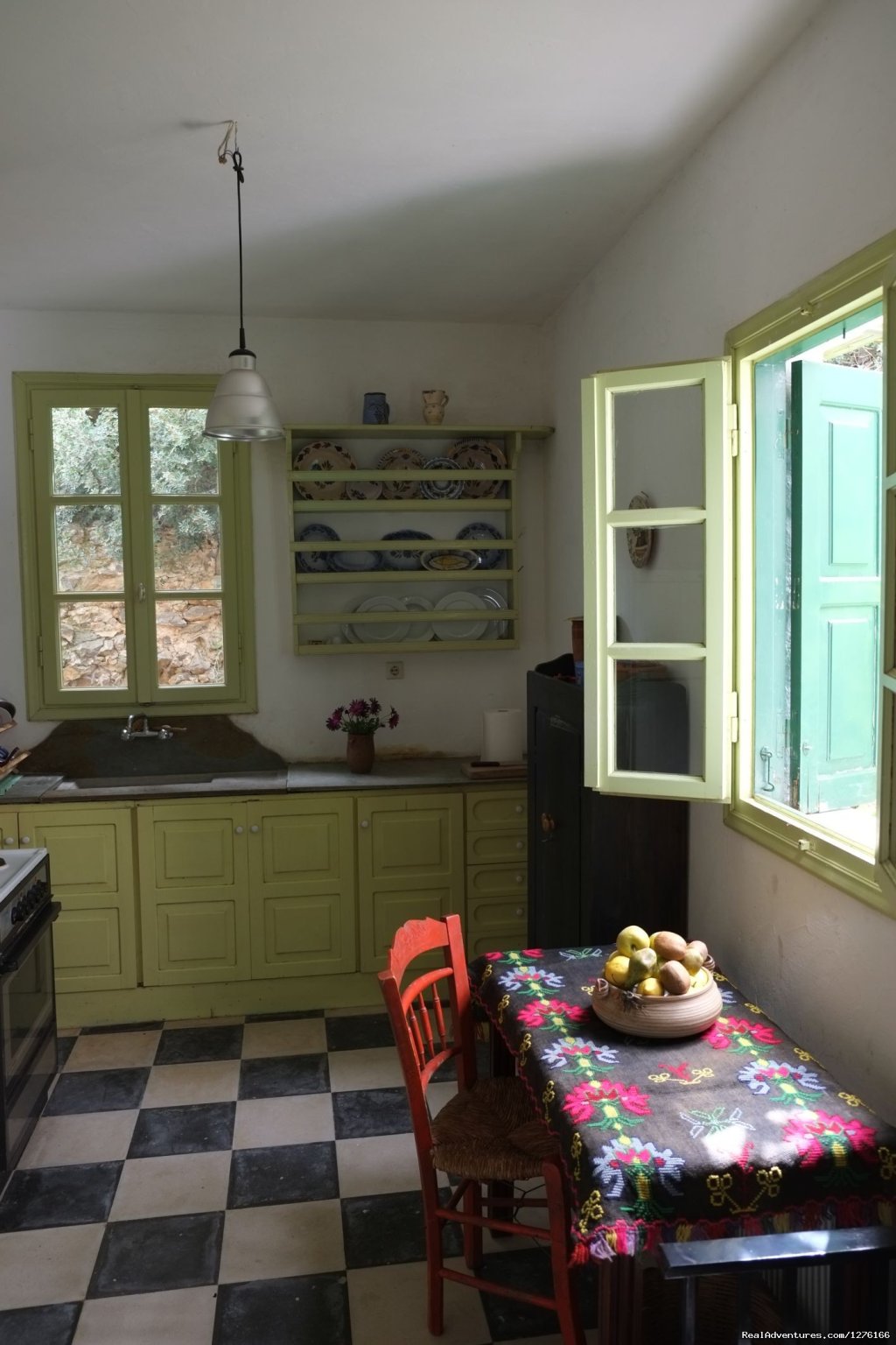Cottage by the Sea, Kitchen | Cottage by the Sea, Near the Center of Athens | Image #4/11 | 