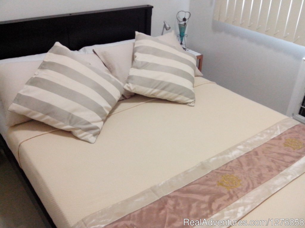 Comfortable full size double bed | Sea Residences Condominium next to SM Mall of Asia | Image #6/19 | 