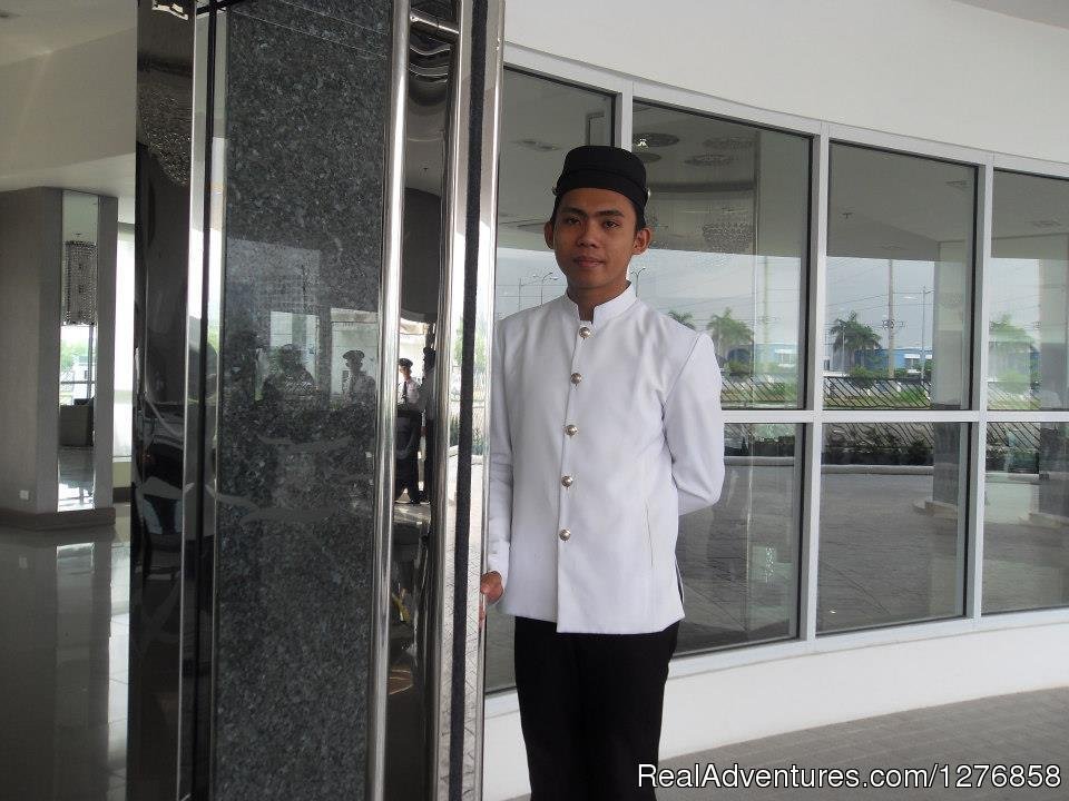 Friendly doorman | Sea Residences Condominium next to SM Mall of Asia | Image #5/19 | 