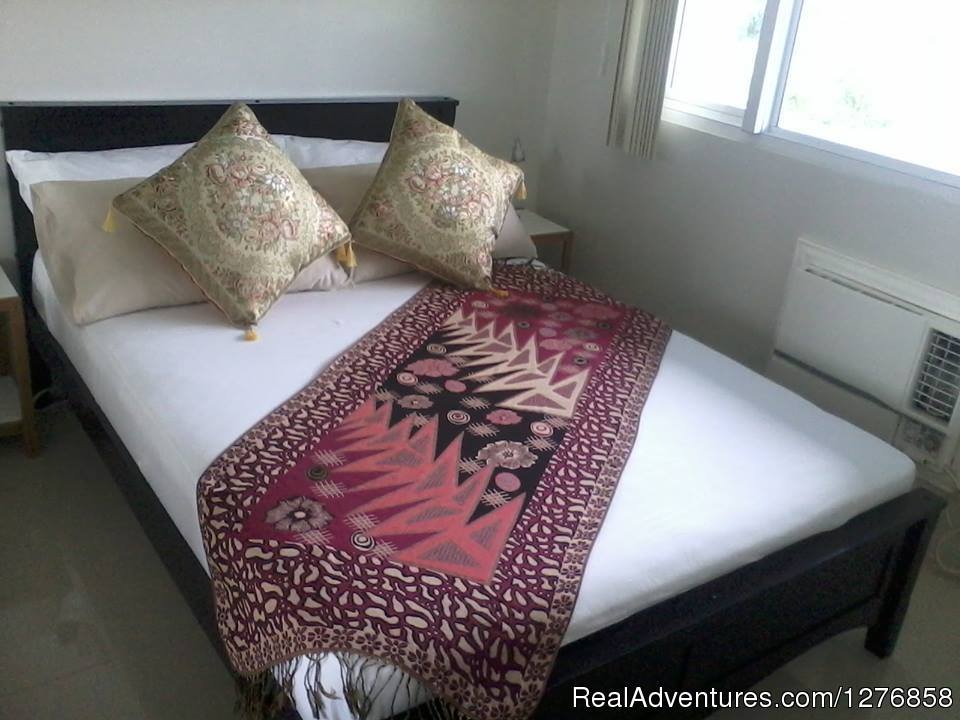 Comfortable full size double bed | Sea Residences Condominium next to SM Mall of Asia | Image #9/19 | 