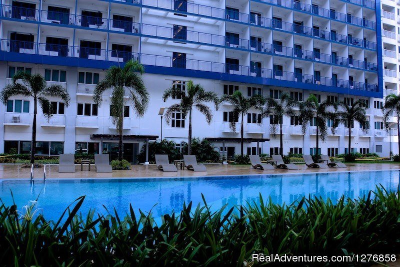 Tropical inspired swimming pool | Sea Residences Condominium next to SM Mall of Asia | Image #2/19 | 