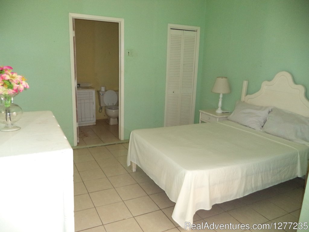 Oceanview Suite | Sea Riv Hotel | Manchester, Jamaica | Youth Hostels | Image #1/9 | 
