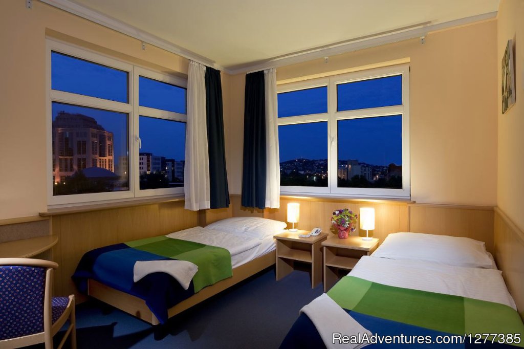 Jagello Hotel twin room by night | Jagello Hotel in Budapest | Image #6/13 | 