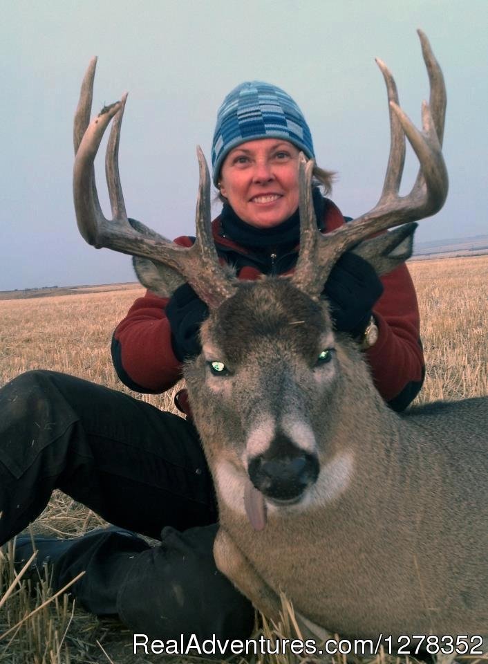 Whitetail Deer Hunt | Alberta Big Game Outfitters | Image #3/7 | 