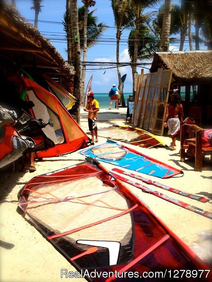 Rigging the brand new Severne Sails | Windsurfing in Asia - Reef Riders Philippines | Image #4/19 | 