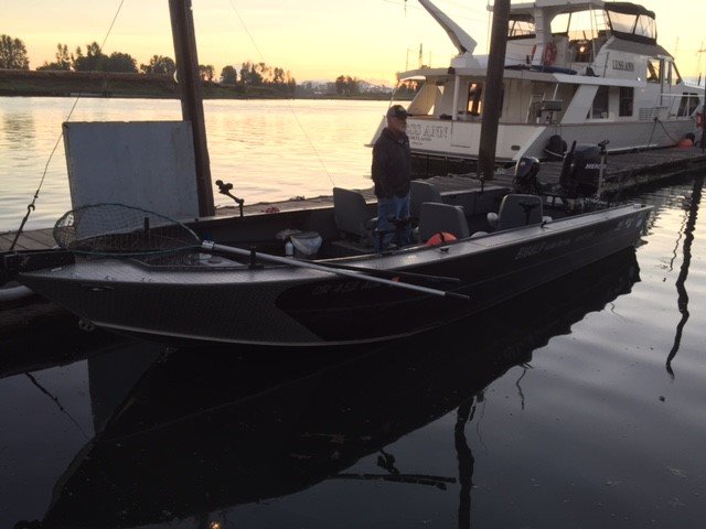 Guide Boat 6-person 26' | Fishing Guides Charters in Oregon | Image #8/8 | 