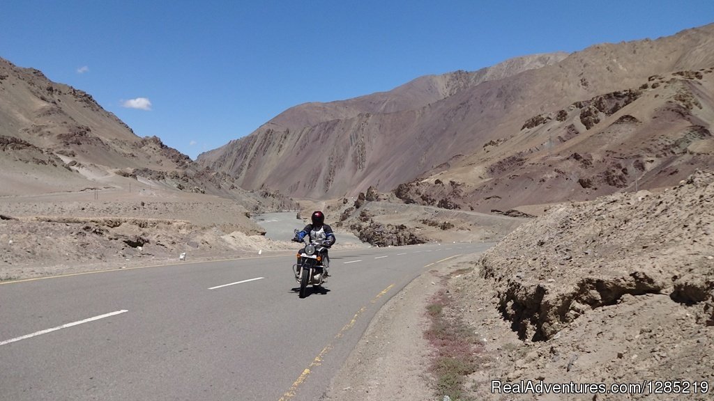 Ride to Leh-Srinagar Highway | Motorcycle Monks | Image #12/25 | 