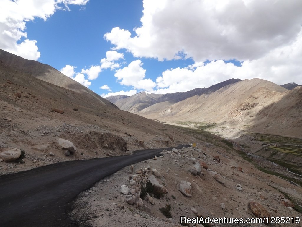 Road to Nubra Valley Moto adventure tour | Motorcycle Monks | Image #16/25 | 