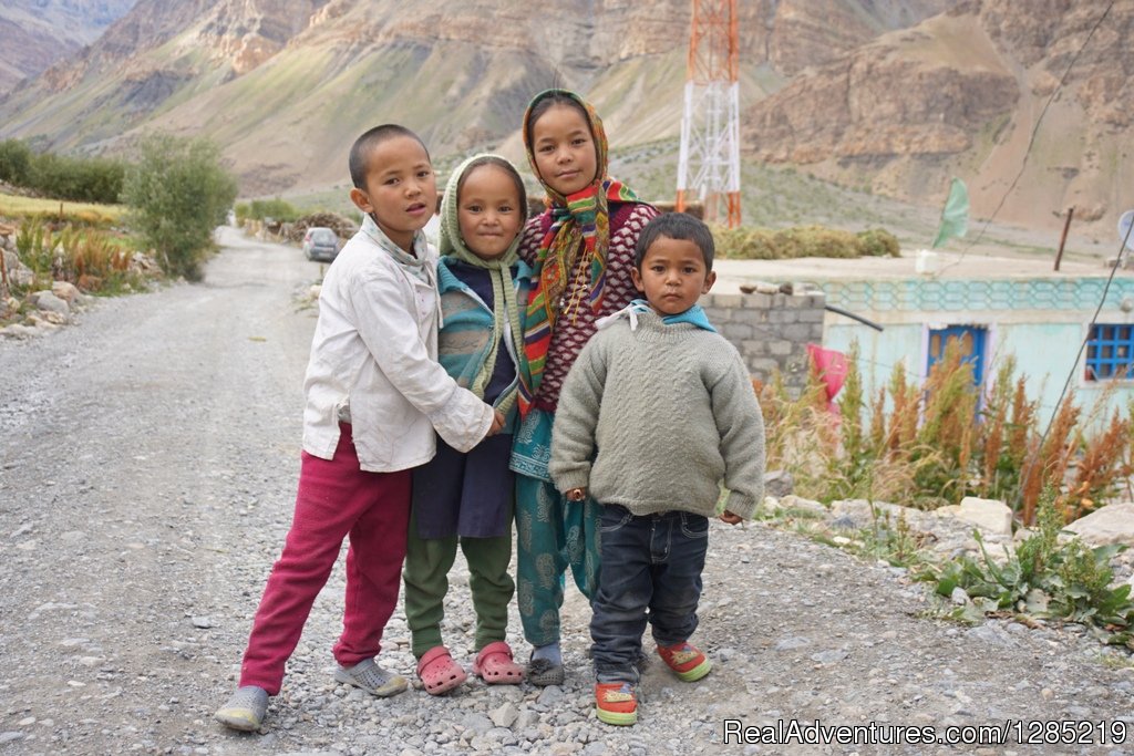 Children in Himalayas | Motorcycle Monks | Image #21/25 | 