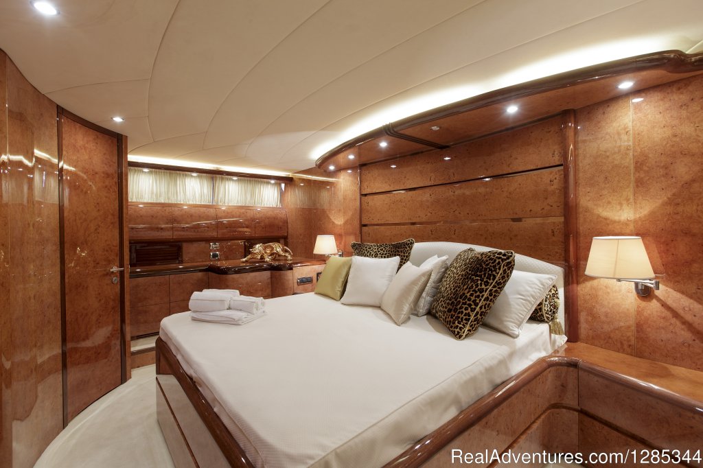 Sea Jaguar, Bedroom 1 (Double) | Luxury Super Yacht in Maldives, Sea Jaguar | Image #3/14 | 