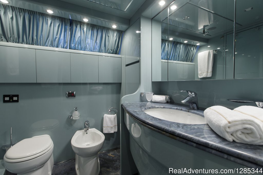 Sea Jaguar, Bathroom | Luxury Super Yacht in Maldives, Sea Jaguar | Image #14/14 | 