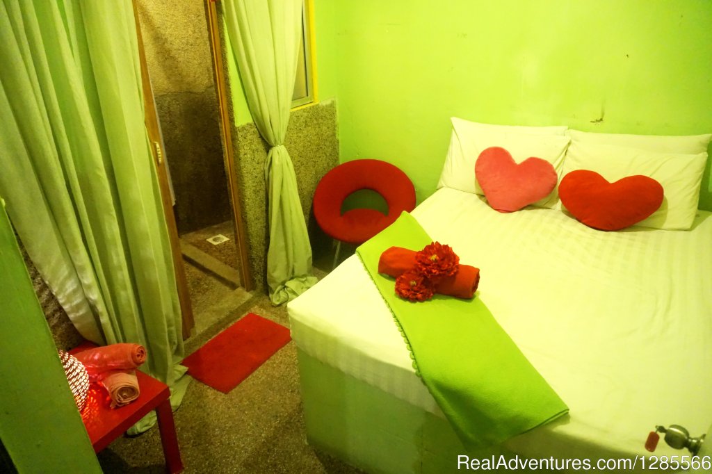Deluxe Queen en-suite bathroom | Tropical Guest House Kuala Lumpur | Kuala Lumpur, Malaysia | Hotels & Resorts | Image #1/10 | 