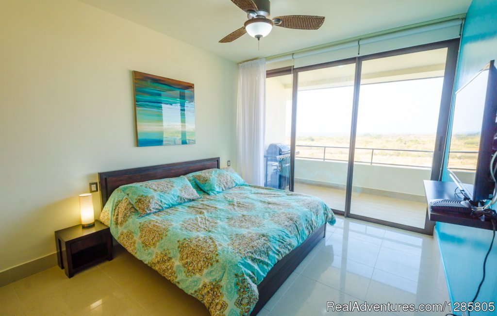 Master Bedroom | To Golf? or to Surf? That is the Question. | Image #5/8 | 
