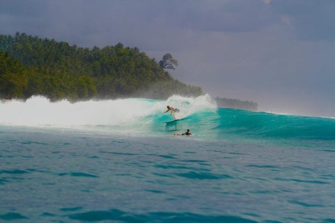 Mentawai Surfing Barrels