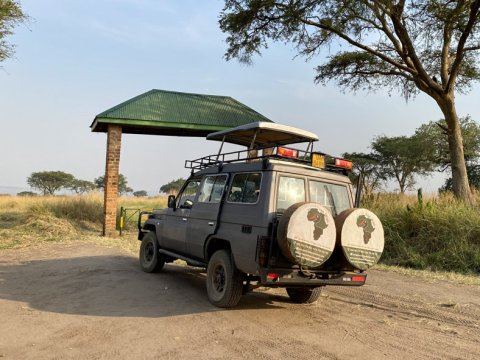 Safari Land Cruiser
