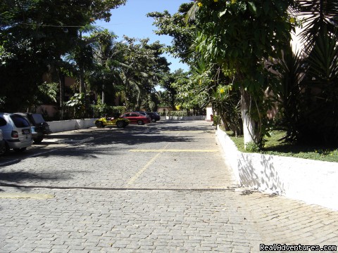 Buzios Internacional Apart Hotel Parking area inside the condominium