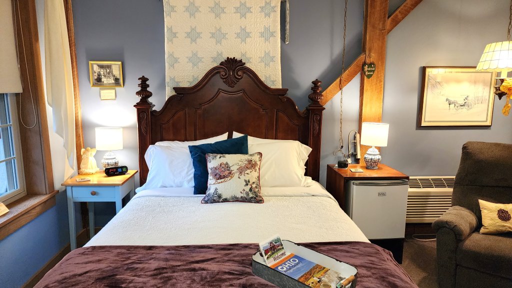 Queen Suite | Historic Barn Inn Bed And Breakfast | Image #6/11 | 