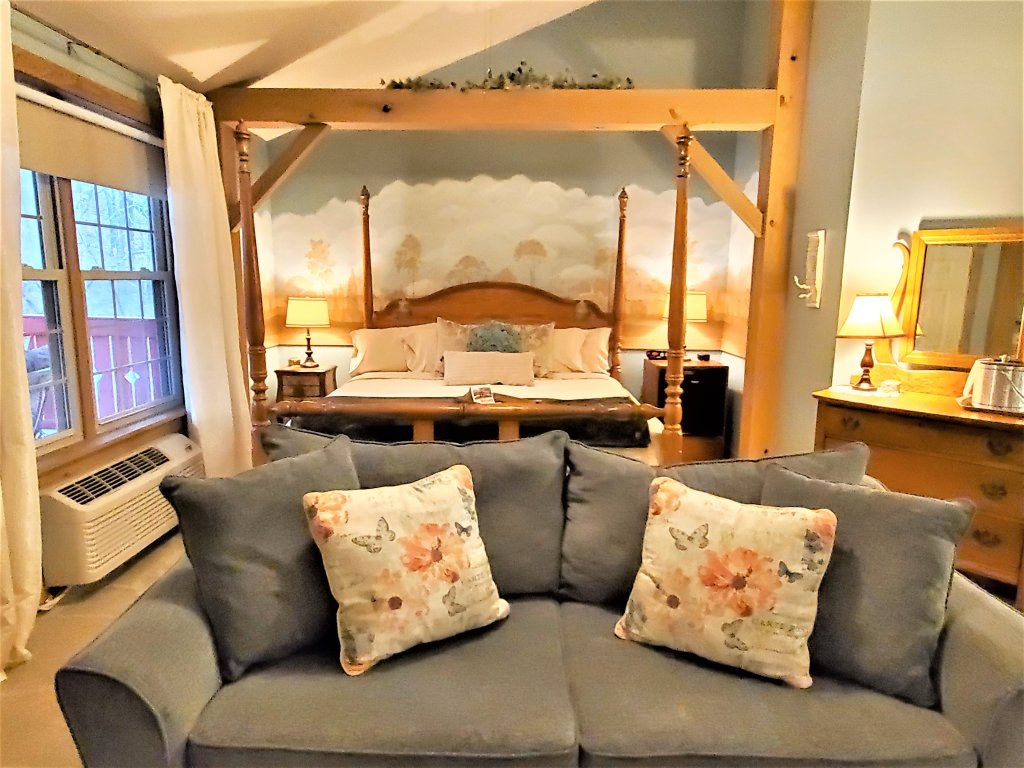 King Suite The Vintage Rose | Historic Barn Inn Bed And Breakfast | Image #3/11 | 